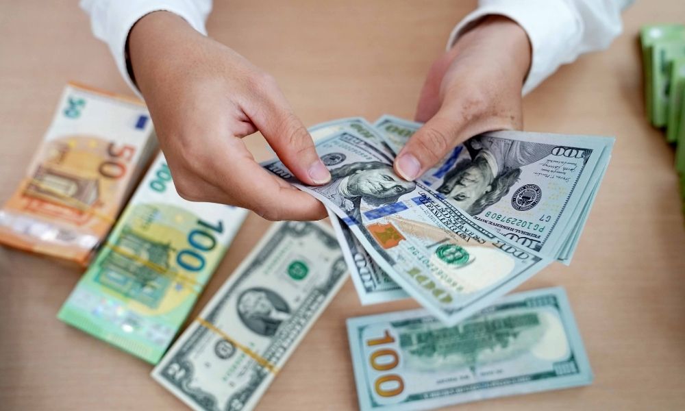 Tỷ giá trung tâm đóng vai trò quan trọng trong việc điều hành chính sách tiền tệ và ổn định kinh tế vĩ mô của Việt Nam.