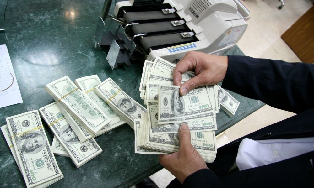Tỷ giá trung tâm là tỷ giá hối đoái chính thức giữa đồng Việt Nam (VND) và đồng Đô la Mỹ (USD)